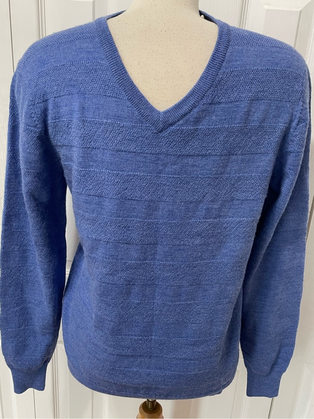 Tasso Elba Men's V-Neck Sweater in Periwinkle Blue 100% Merino Wool